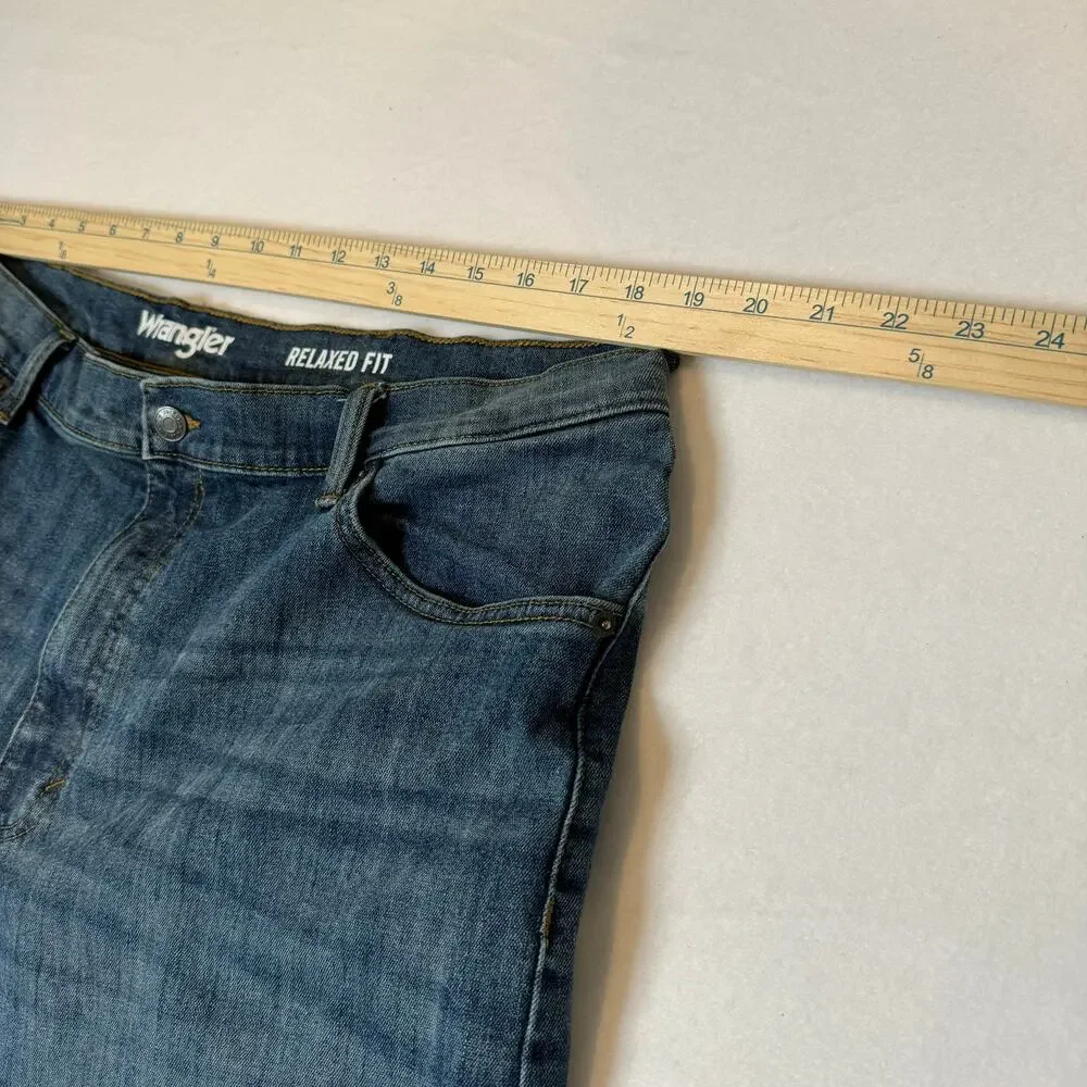 Wrangler Relaxed Fit Mens 38x30 Medium Wash 10mgw15ma 5 Pocket Zipper Fly EUC - Picture 6 of 8